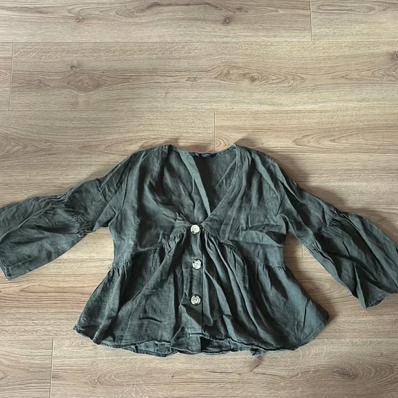 V neck - Picture 2 of 3